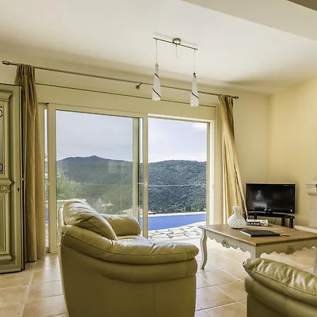 Vila Inna Mikros Gialos